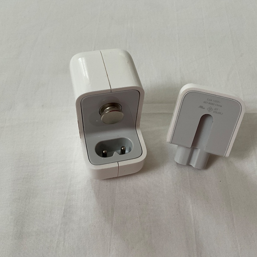 APPLE 12W USB Power Adapter/Charging Block (#3) - Picture 4 of 5